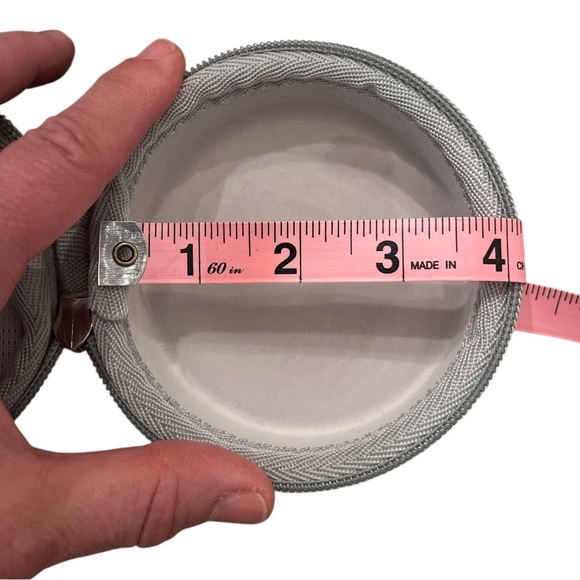 New Mchoi Hard Portable White Noise Sound Machine Black Case with Wristlet - Picture 5 of 8